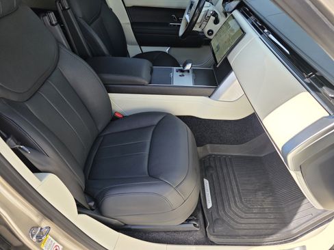 Certified 2024 Land Rover Range Rover SE AWD/4WD image 3