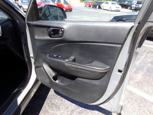 Used 2023 Hyundai Venue Limited FWD image 38