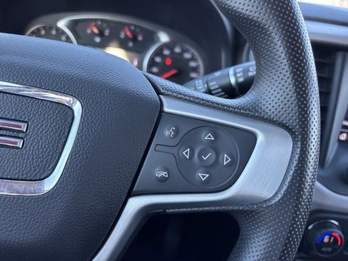 Used 2023 GMC Acadia SLE image 28