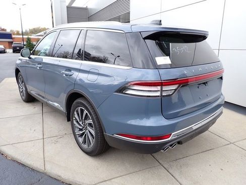 New 2026 Lincoln Aviator Premiere image 3
