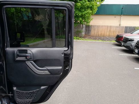 Used 2018 Jeep Wrangler Unlimited Sport S AWD/4WD image 33