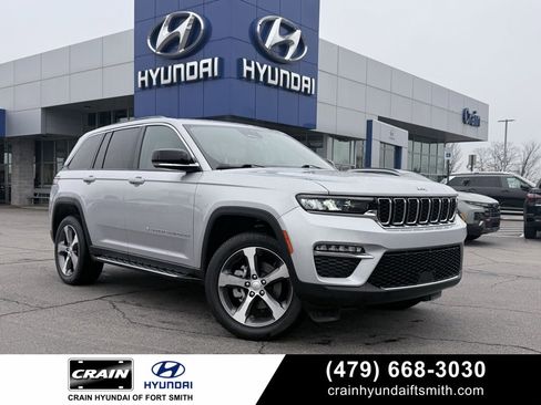 Used 2024 Jeep Grand Cherokee Limited image 1