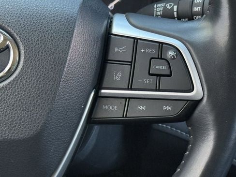 Used 2024 Toyota Highlander LE image 15