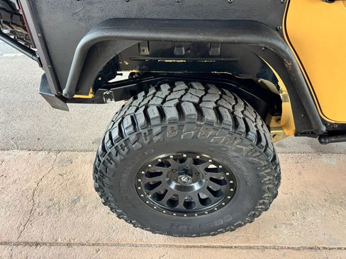 Used 2014 Jeep Wrangler Unlimited Rubicon w/ Max Tow Package AWD/4WD image 29