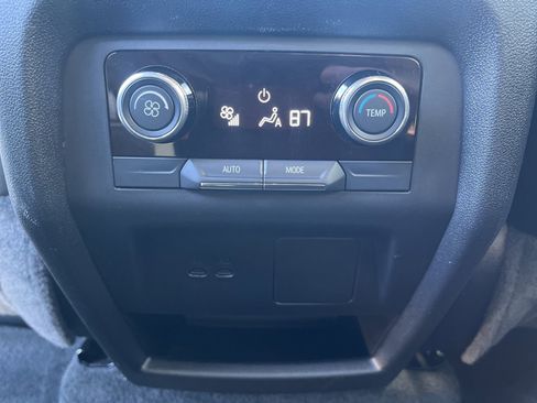 Used 2025 Buick Enclave Preferred image 17