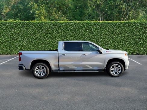 Used 2022 Chevrolet Silverado 1500 LTZ w/ LTZ Premium Package AWD/4WD image 2