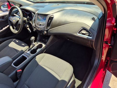 Used 2018 Chevrolet Cruze LT FWD image 32