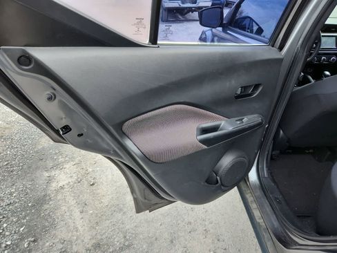 Used 2020 Nissan Kicks S image 27