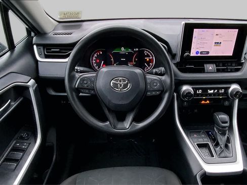 Used 2024 Toyota RAV4 XLE FWD image 6
