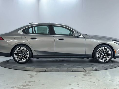 New 2026 BMW 530i RWD image 8