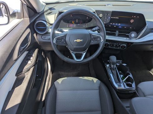 Used 2024 Chevrolet Trax LT w/ Driver Confidence Package FWD image 30