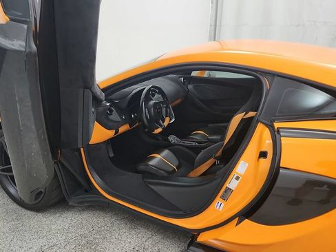 Used 2016 McLaren 570S Coupe RWD image 27