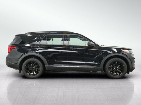 Used 2020 Ford Explorer XLT w/ Equipment Group 202A AWD/4WD image 6