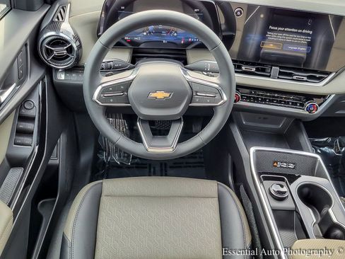 New 2026 Chevrolet Equinox LT w/ Convenience Package II AWD/4WD image 10