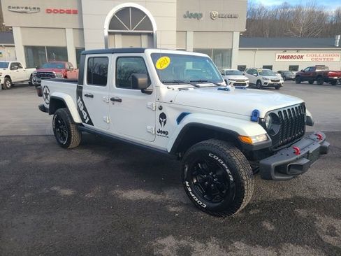 Used 2021 Jeep Gladiator Willys image 7