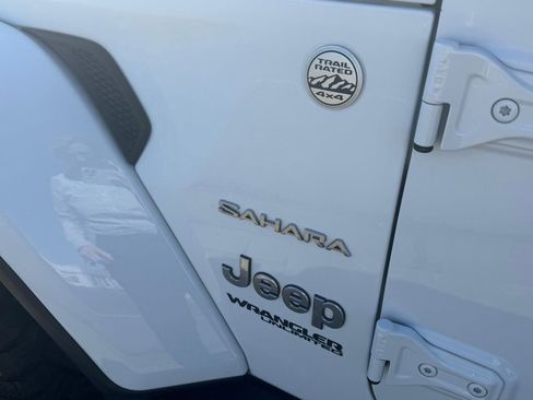 Used 2019 Jeep Wrangler Unlimited Sahara image 7