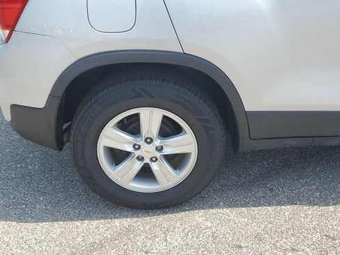 Used 2019 Chevrolet Trax LT w/ LT Convenience Package FWD image 5