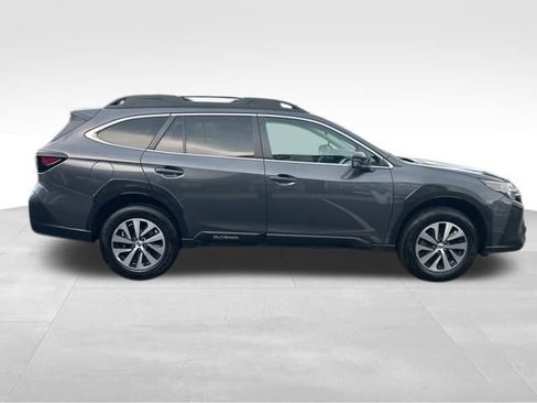 Used 2023 Subaru Outback Premium image 6