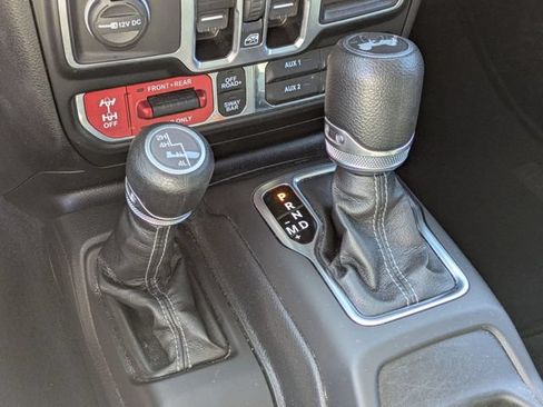 Used 2025 Jeep Wrangler Unlimited Rubicon AWD/4WD image 25