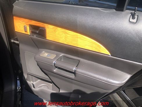 Used 2014 Lincoln MKX AWD w/ Equipment Group 102A image 18