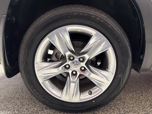 Used 2015 Toyota Highlander Limited image 25