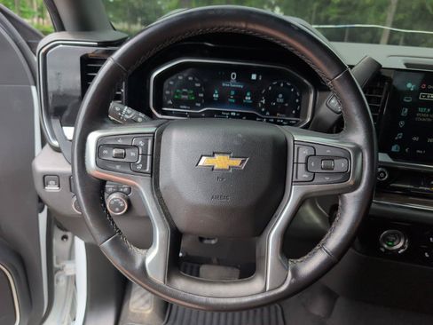 Used 2022 Chevrolet Silverado 1500 LT RWD image 27