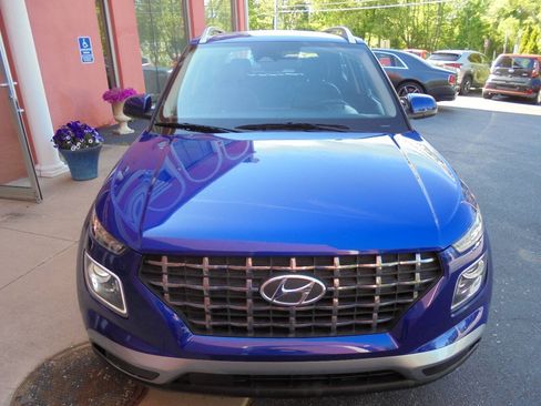 Used 2024 Hyundai Venue Limited FWD image 31