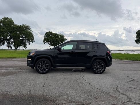Used 2021 Jeep Compass Latitude AWD/4WD image 2