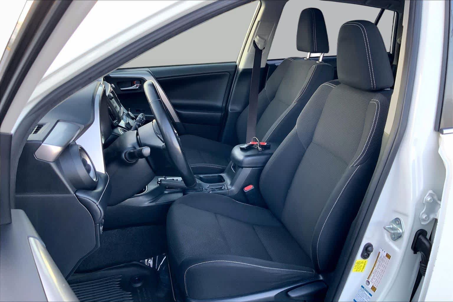 Used 2018 Toyota RAV4 XLE w/ Plus Extra Value Package AWD/4WD image 8