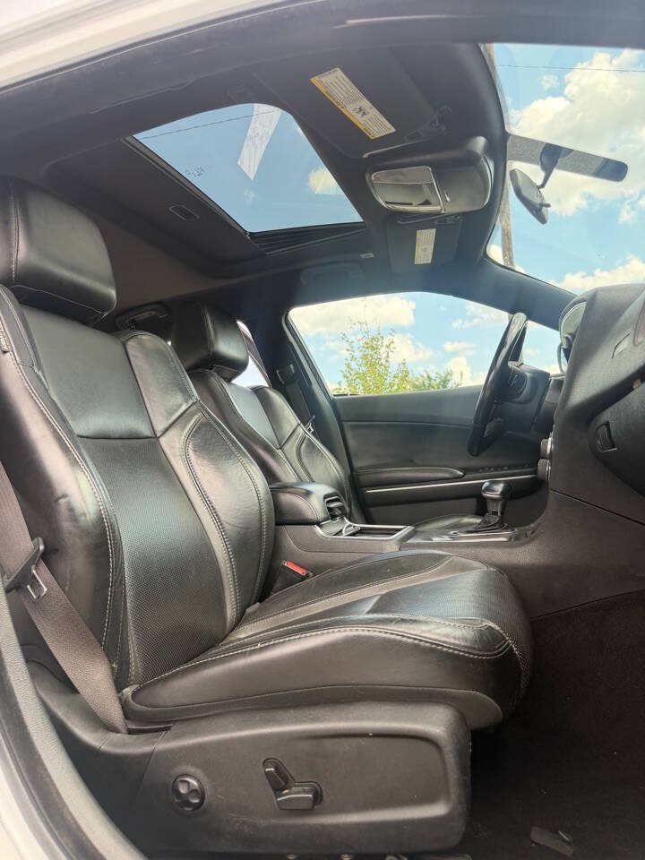 Used 2019 Dodge Charger SXT w/ Leather Interior Group RWD image 16