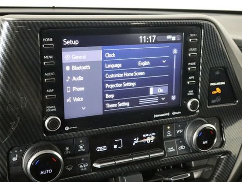 Used 2022 Toyota Highlander XLE FWD image 38