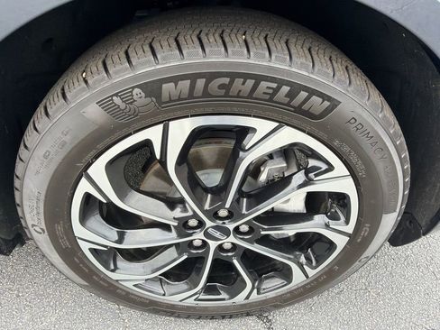 Used 2024 Lincoln Nautilus Reserve image 12