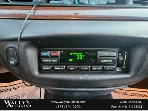 Used 2003 Ford Crown Victoria LX image 29