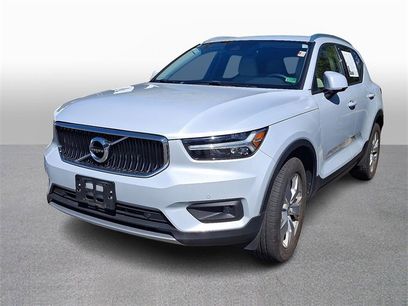 Used 2021 Volvo XC40 T5 Momentum w/ Premium Package