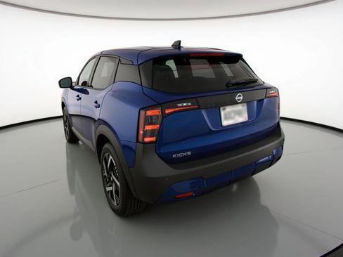 Used 2025 Nissan Kicks SV FWD image 6