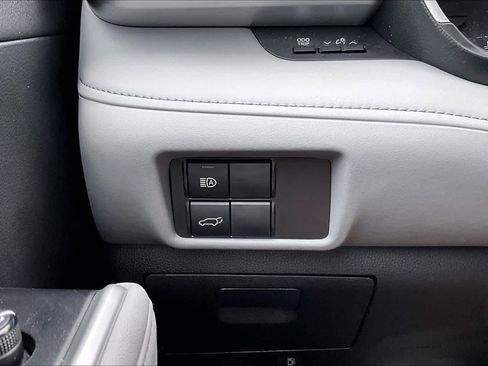 Used 2023 Toyota Highlander XLE AWD/4WD image 34