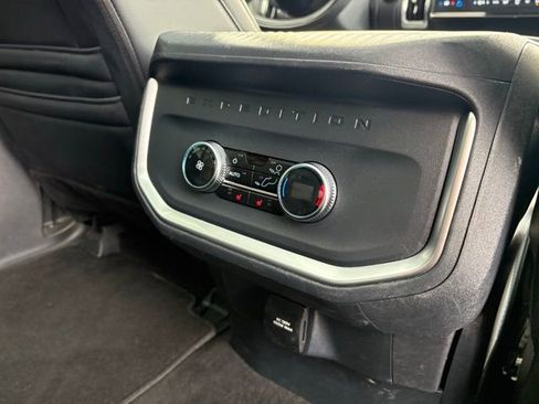 Used 2025 Ford Expedition Platinum image 34