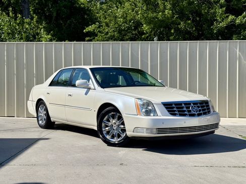 Used 2008 Cadillac DTS FWD image 1