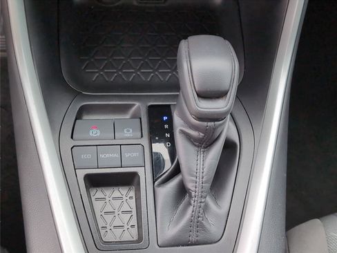 Used 2024 Toyota RAV4 XLE FWD image 21