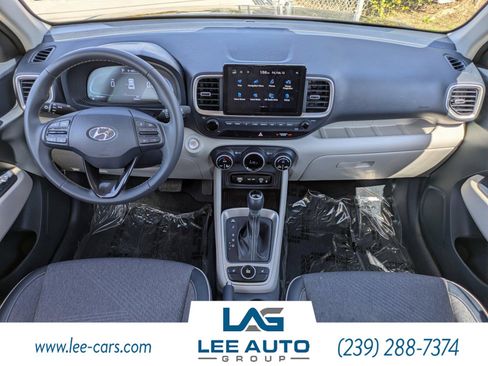 Used 2024 Hyundai Venue Limited image 12