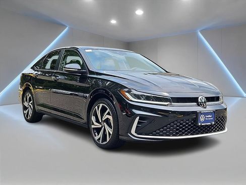 Certified 2025 Volkswagen Jetta SEL FWD image 3