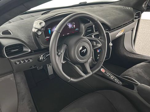 New 2025 McLaren Artura image 9