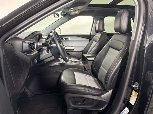 Used 2023 Ford Explorer XLT w/ Equipment Group 202A AWD/4WD image 16