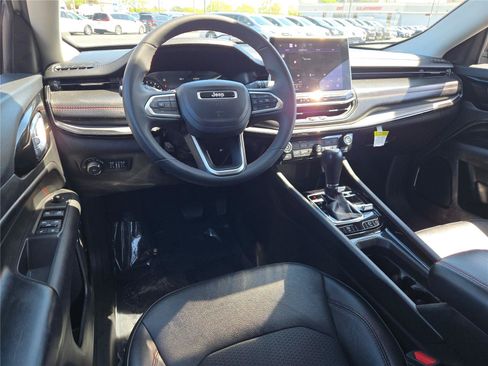 Used 2022 Jeep Compass Trailhawk AWD/4WD image 19