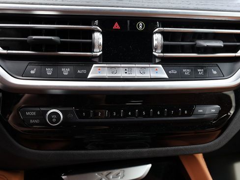 Used 2023 BMW X4 xDrive30i w/ M Sport Package image 30