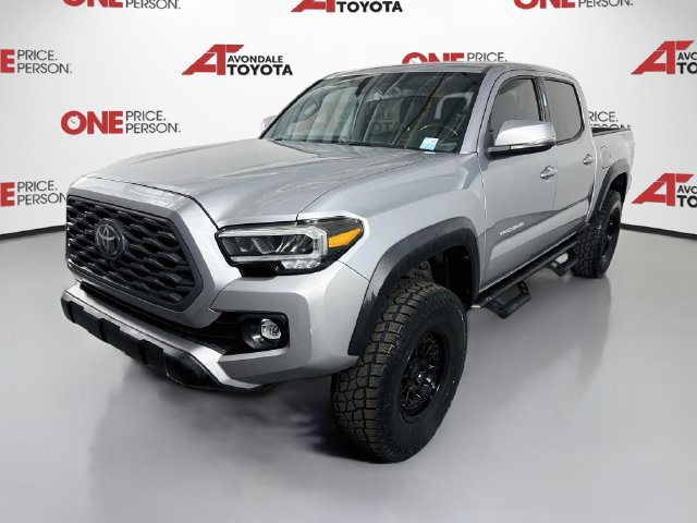 Certified 2020 Toyota Tacoma TRD Off-Road w/ TRD Premium Off Road Package AWD/4WD image 4