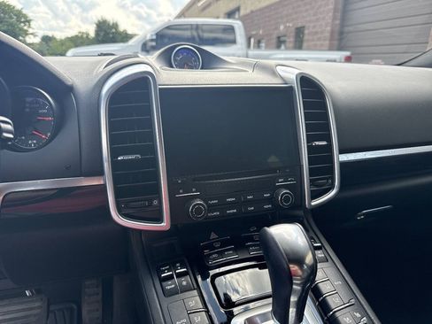 Used 2017 Porsche Cayenne Platinum Edition AWD/4WD image 39
