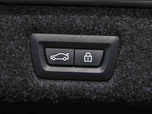 Used 2022 BMW 530e w/ M Sport Package image 39