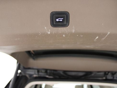 Used 2022 GMC Yukon Denali w/ Denali Premium Package image 13