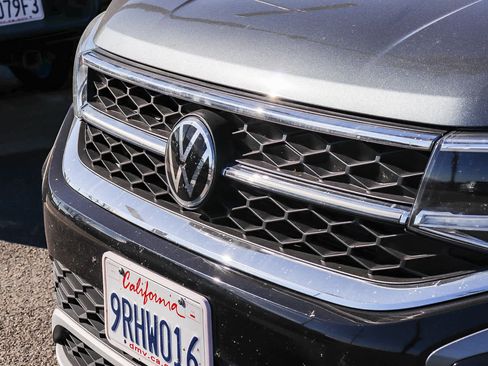 Used 2022 Volkswagen Taos SEL w/ Panoramic Sunroof Package image 3